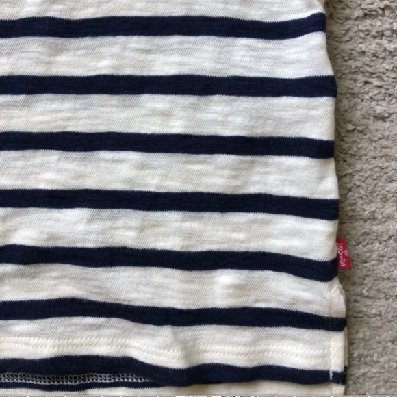 Levi’s Short Sleeve T-shirt.NWOT. - Picture 3 of 3